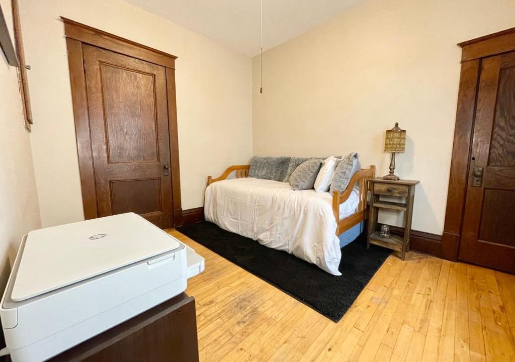Photo of Bedroom in Longfellow
