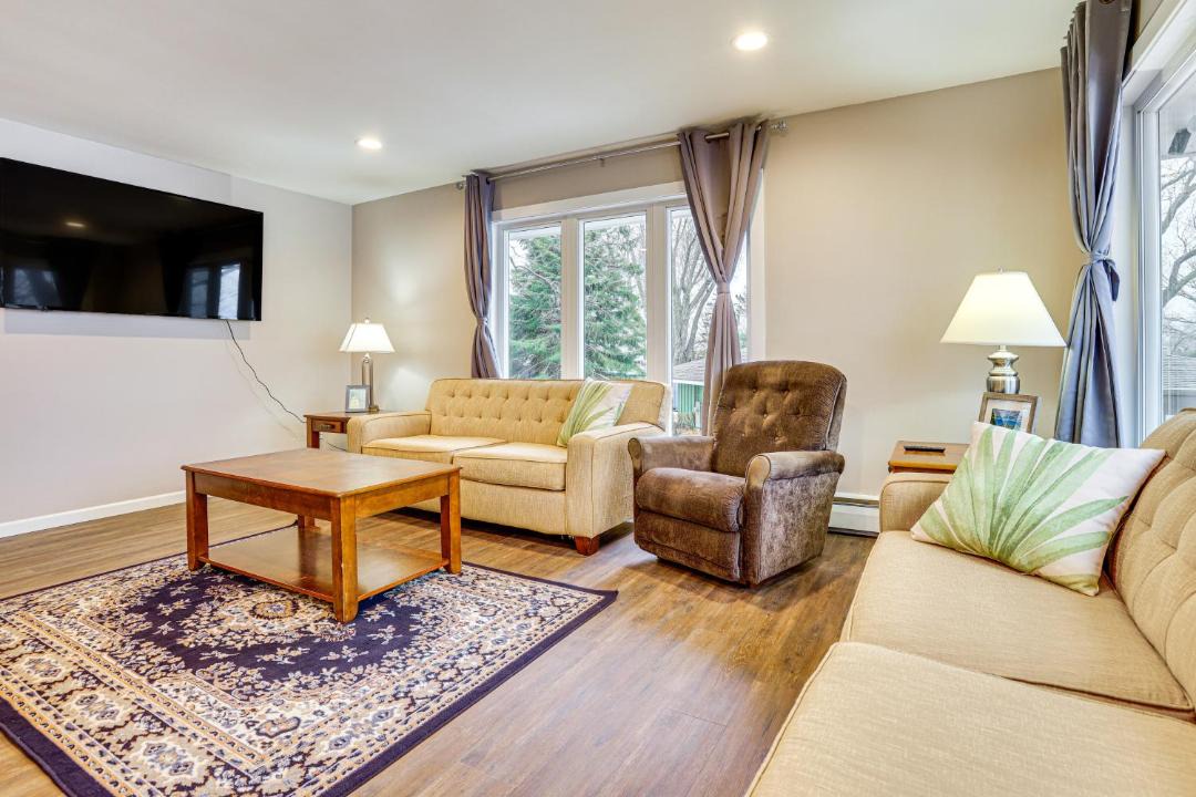 Photo of Livingroom in Madison Lake
