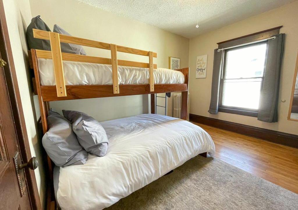 Photo of Bedroom in Longfellow