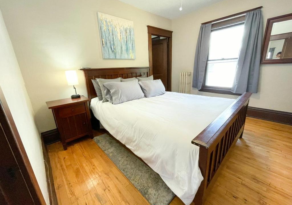 Photo of Bedroom in Longfellow