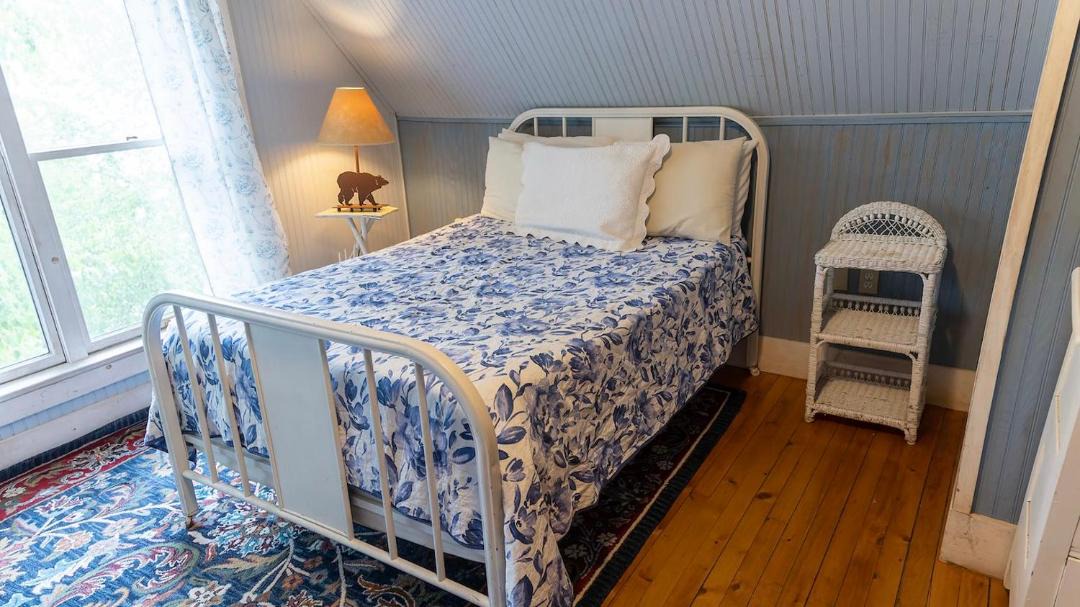 Photo of Bedroom in Inlet
