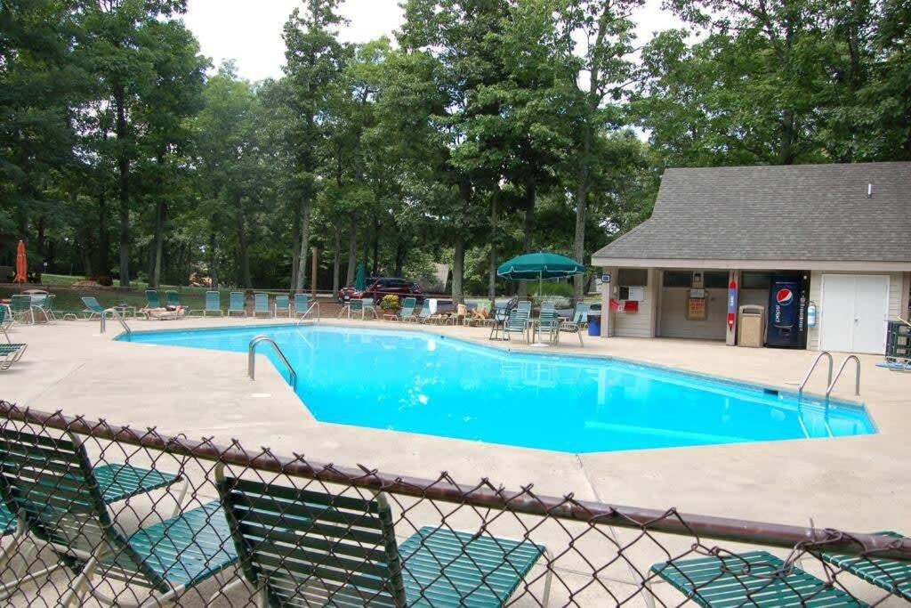 Photo of Others in Laurel Ridge