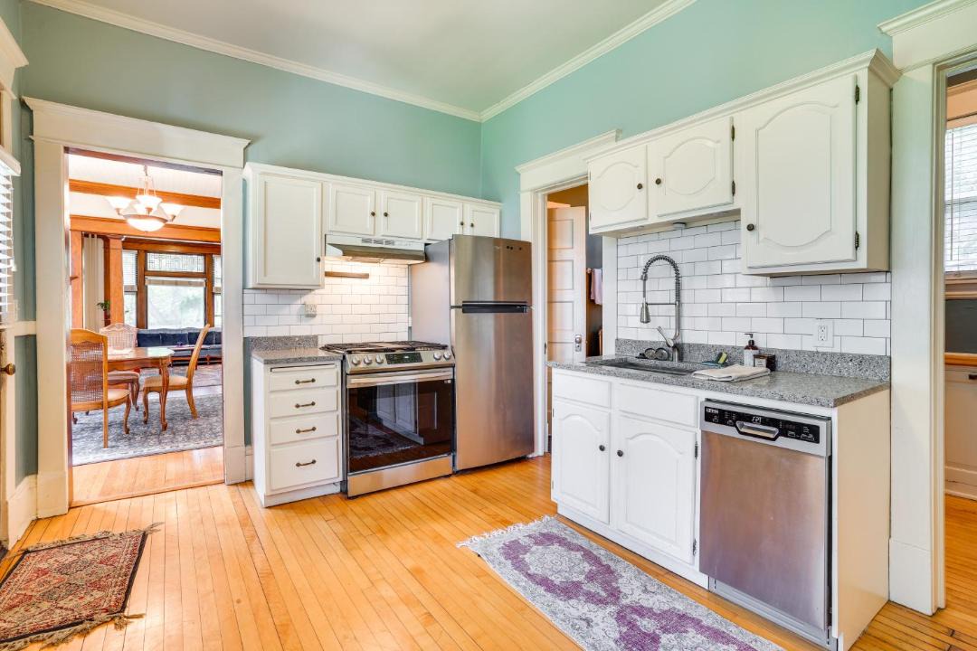 Photo of Kitchen in Summit - University