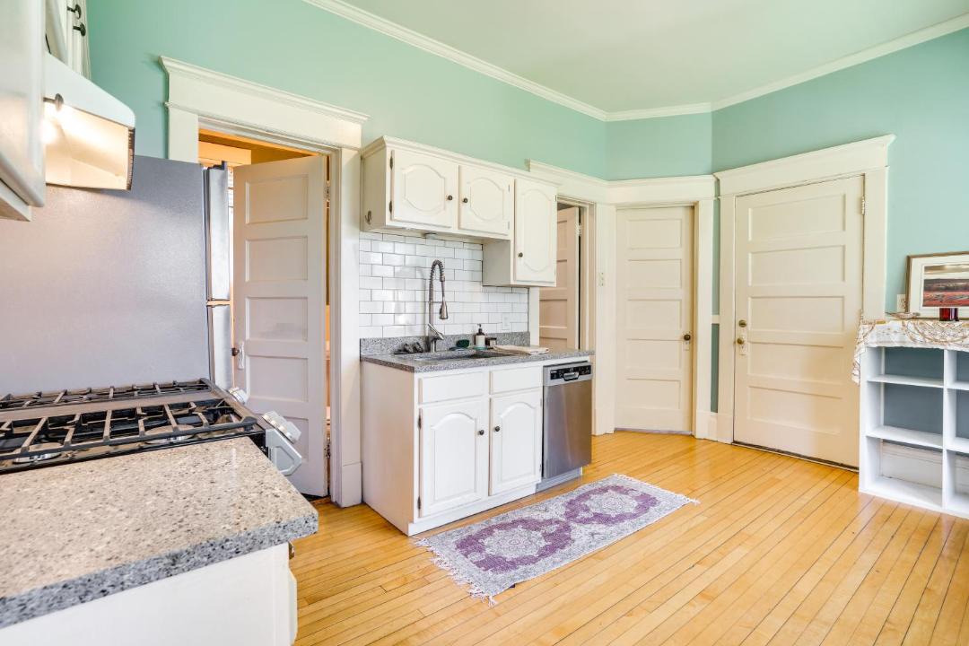 Photo of Kitchen in Summit - University