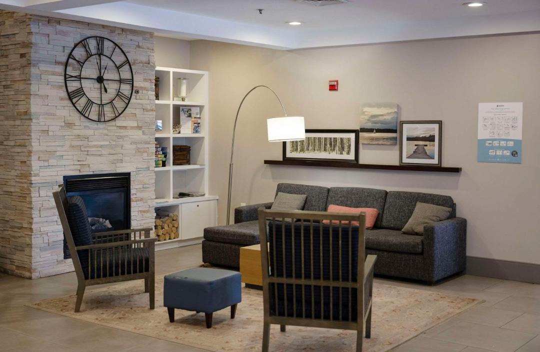 Photo of Livingroom in Queensbury