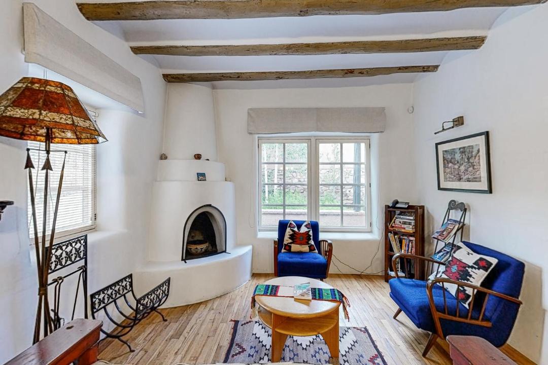 Photo of Livingroom in Historic Eastside