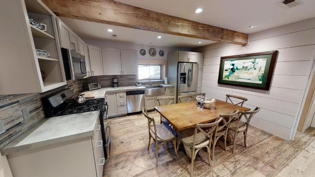 Photo of Kitchen in Red River