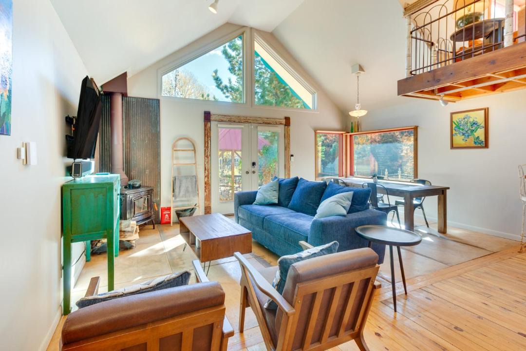 Photo of Livingroom in Taos