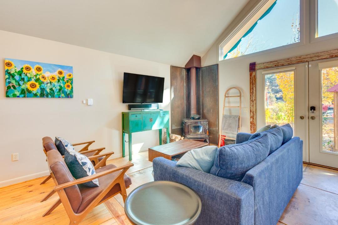 Photo of Livingroom in Taos