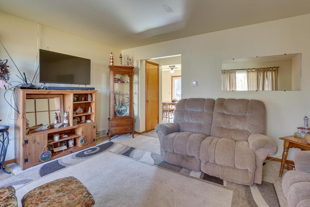 Photo of Livingroom in New Franklin