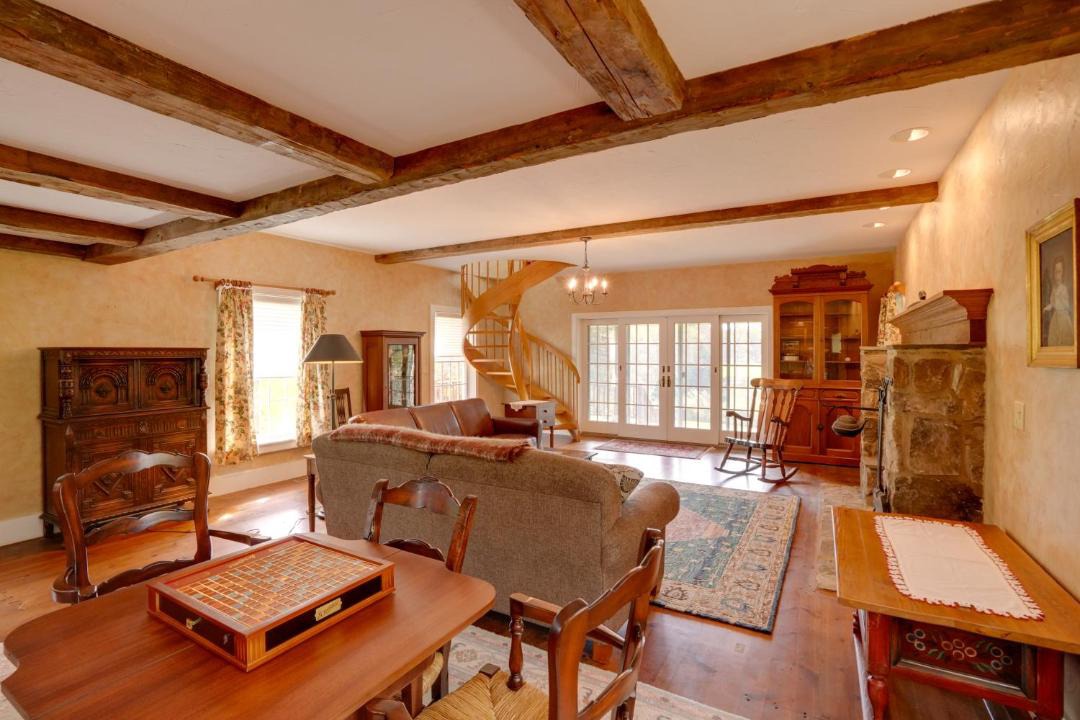 Photo of Livingroom in Canaan