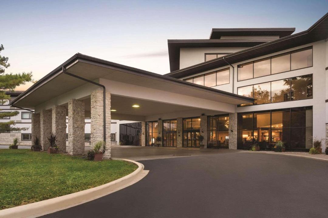 Photo of Buildings in Ashwaubenon