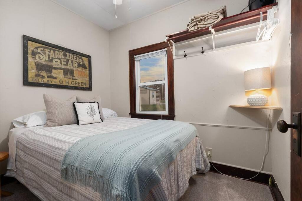 Photo of Bedroom in Black Wolf