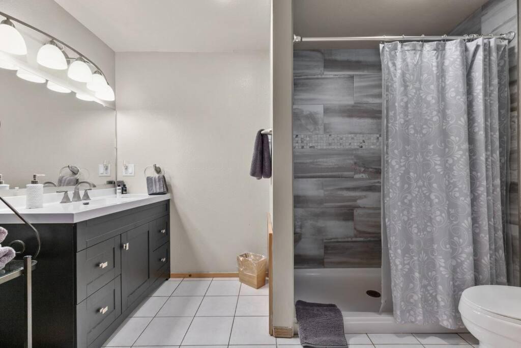 Photo of Bathroom in Black Wolf