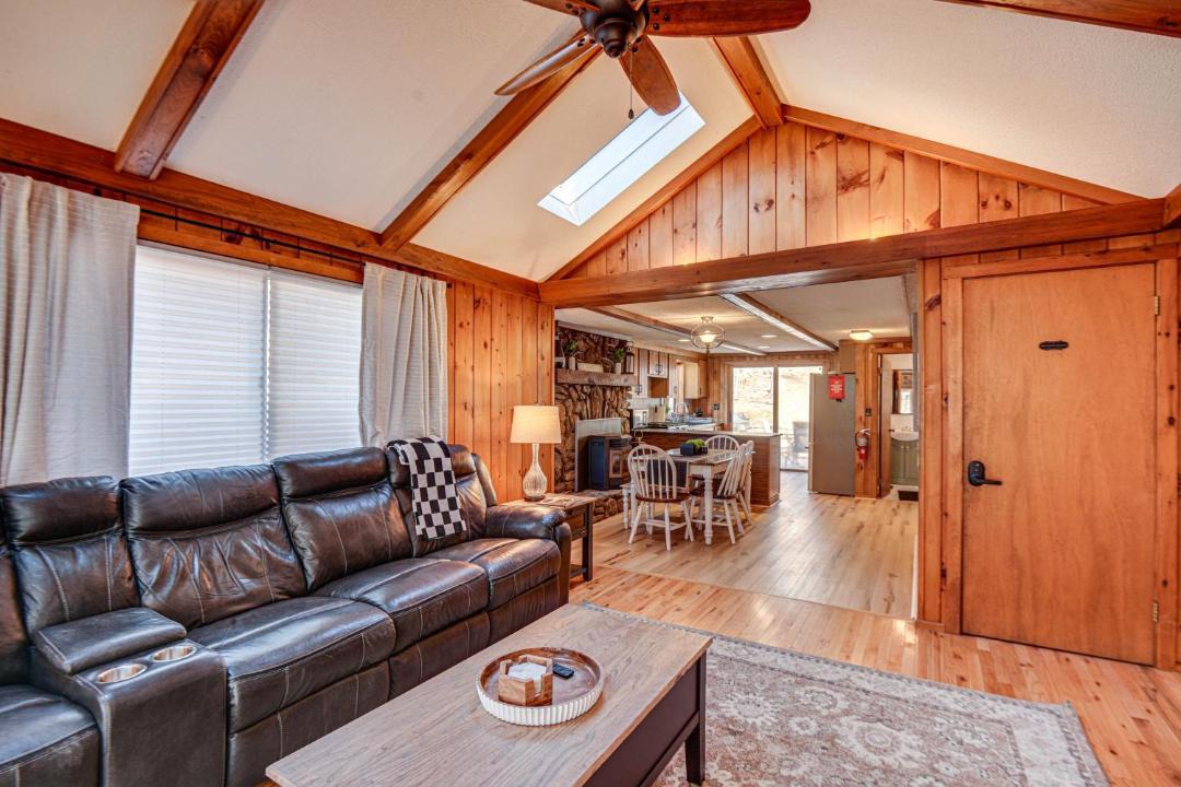 Photo of Livingroom in Alton