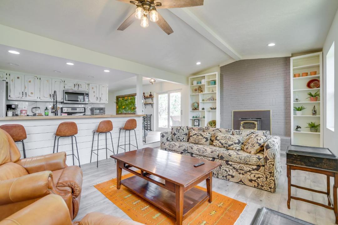 Photo of Livingroom in Edgewood