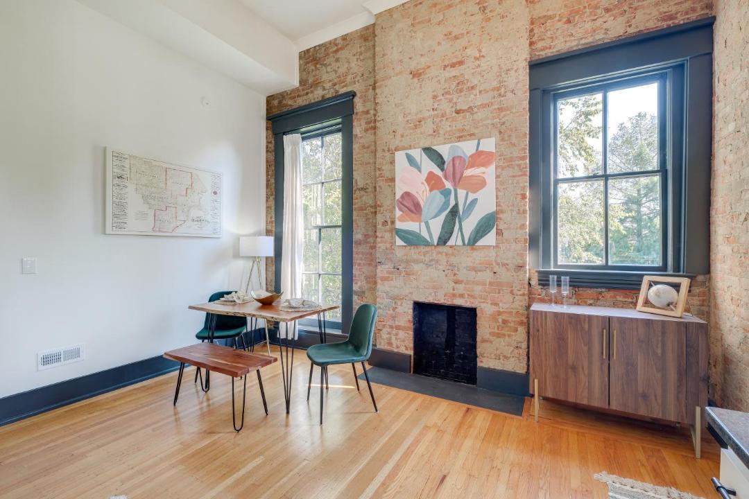 Photo of Livingroom in New Albany