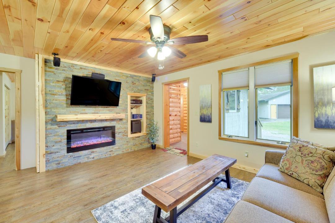 Photo of Livingroom in Cable