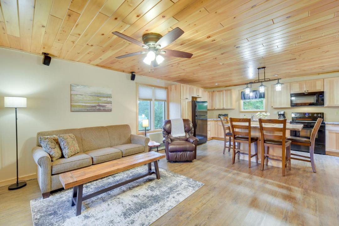 Photo of Livingroom in Cable