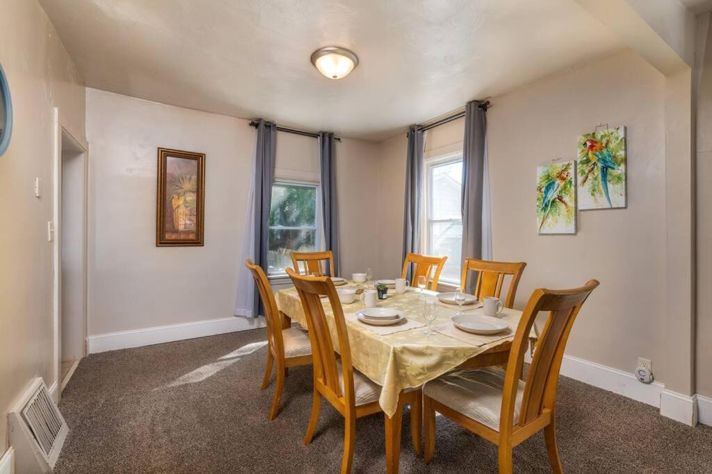 Photo of Livingroom in North End