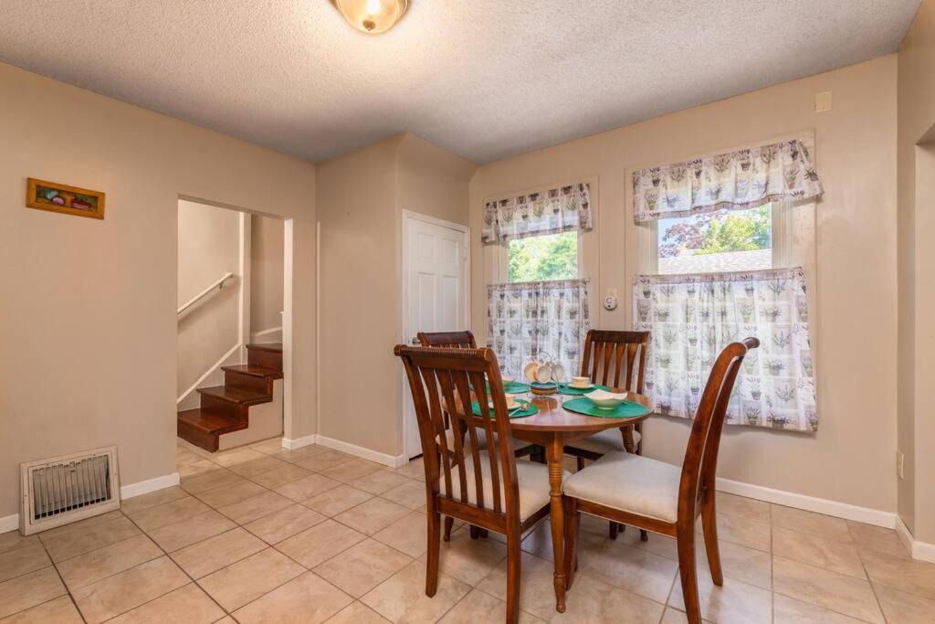 Photo of Livingroom in North End