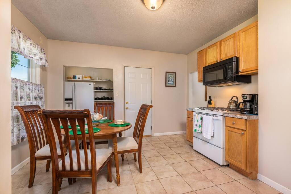 Photo of Livingroom in North End