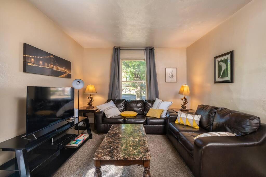 Photo of Livingroom in North End