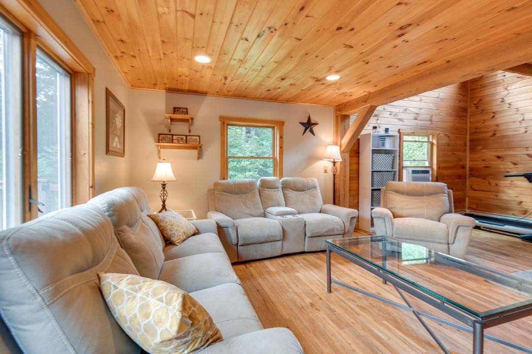 Photo of Livingroom in Meredith