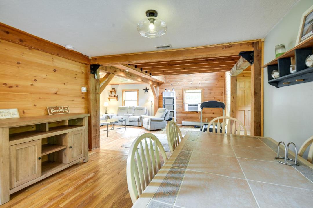 Photo of Livingroom in Meredith