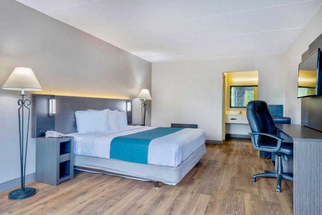 Photo of Bedroom in Star City