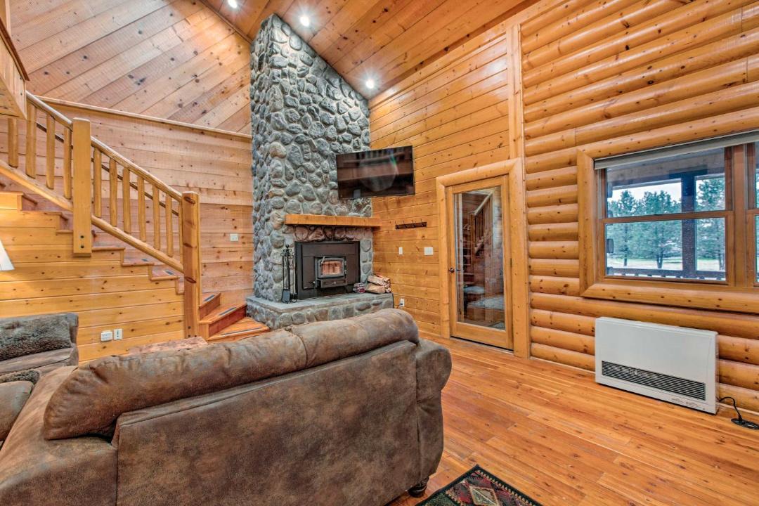 Photo of Livingroom in Angel Fire