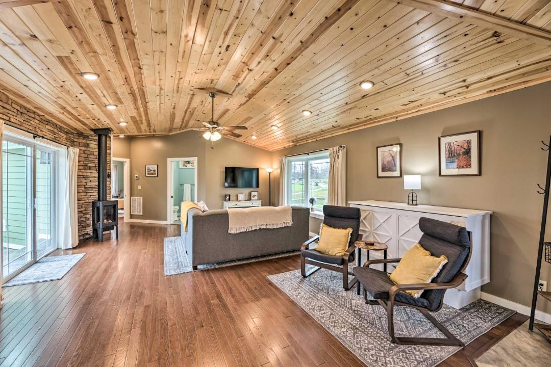 Photo of Livingroom in Marlinton