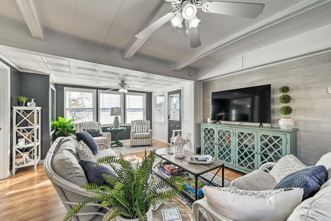 Photo of Livingroom in New Concord