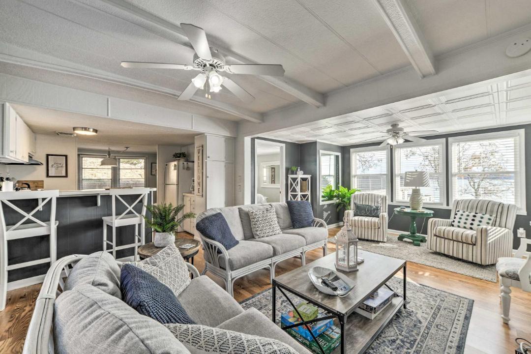 Photo of Livingroom in New Concord