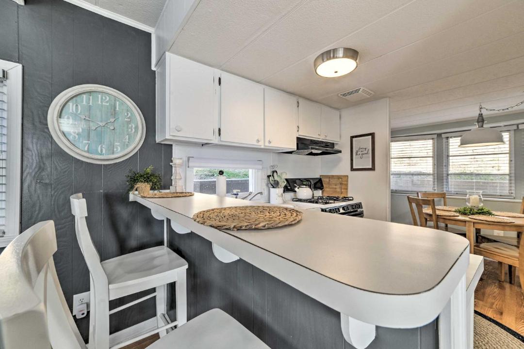 Photo of Livingroom in New Concord