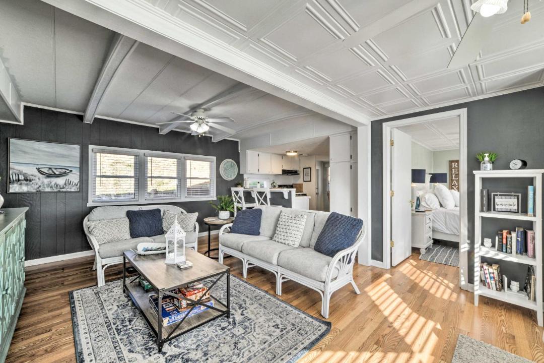 Photo of Livingroom in New Concord