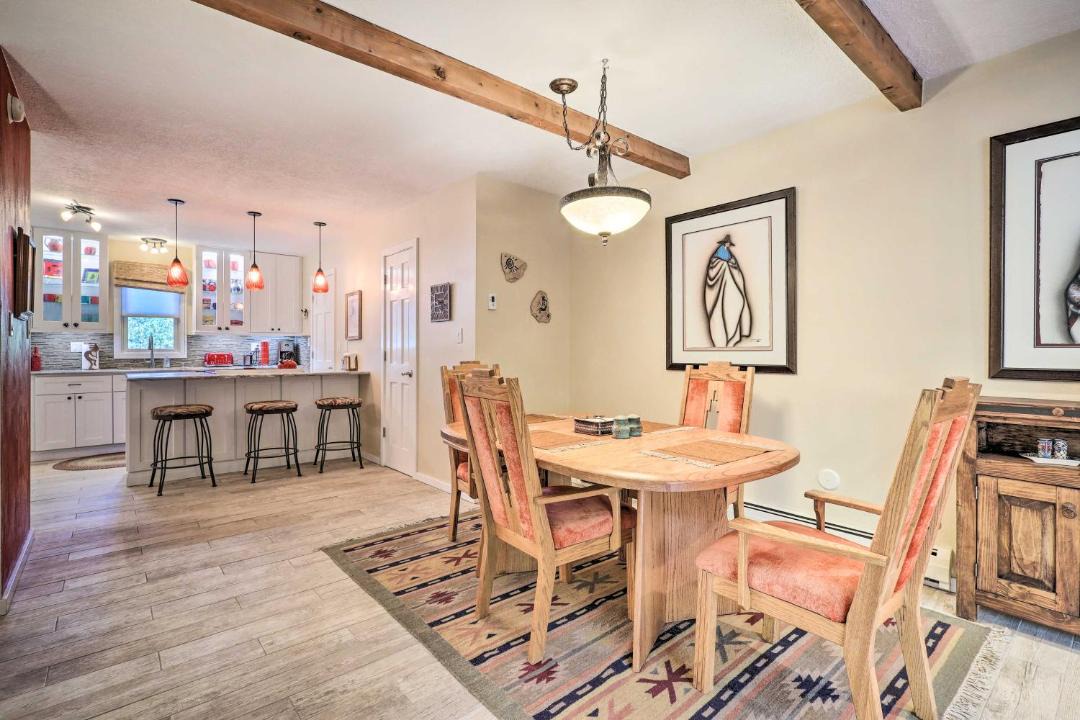 Photo of Livingroom in Northeast Santa Fe
