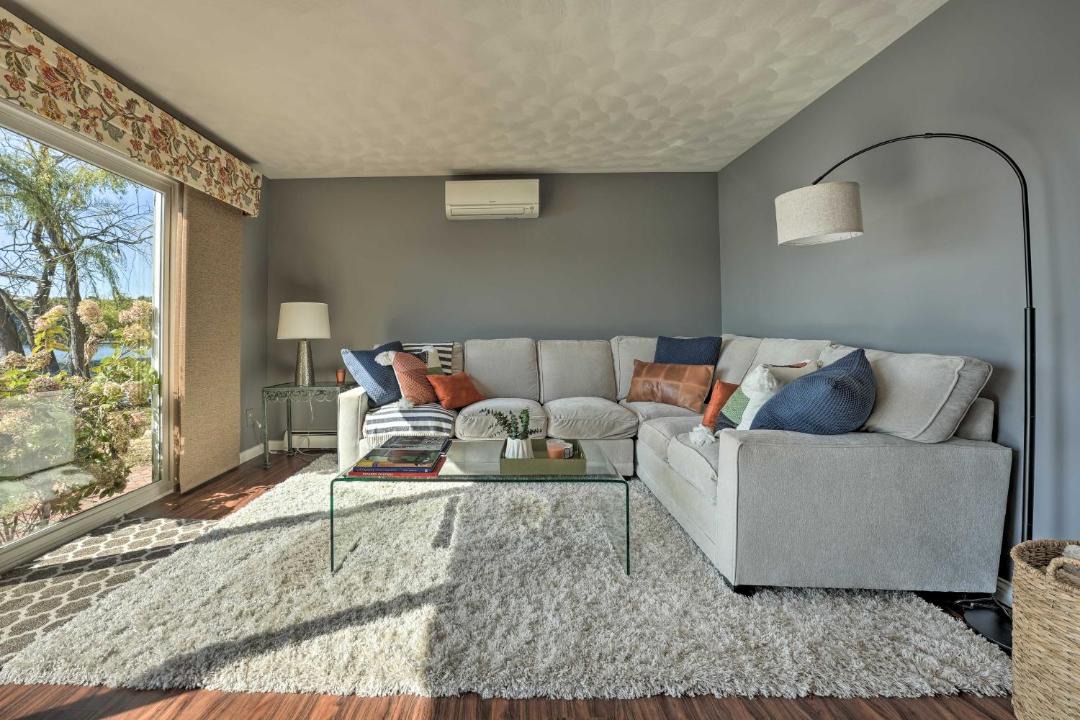 Photo of Livingroom in Delton