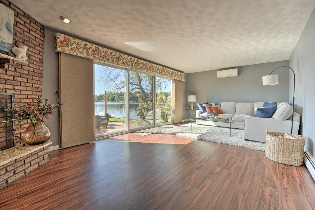 Photo of Livingroom in Delton