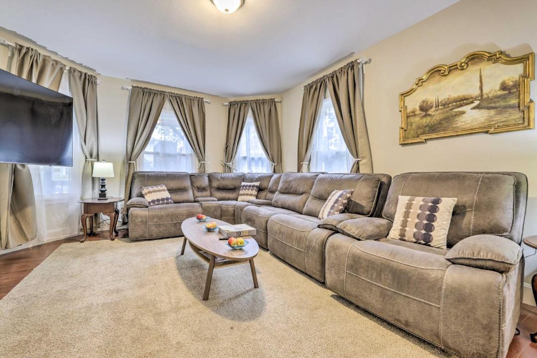 Photo of Livingroom in Memorial Square