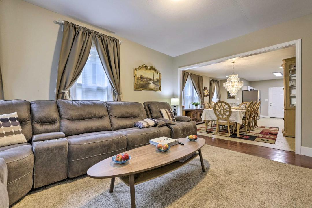 Photo of Livingroom in Memorial Square