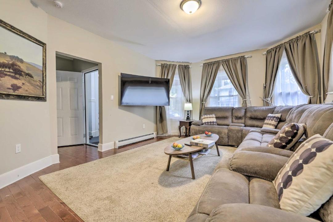 Photo of Livingroom in Memorial Square