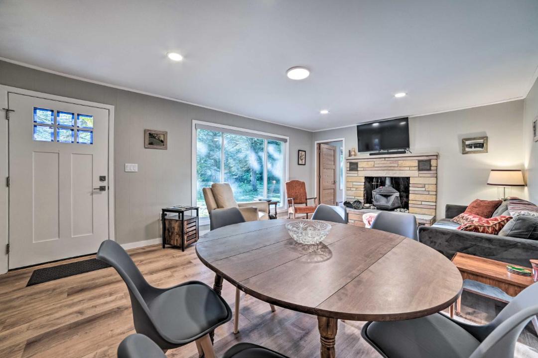 Photo of Livingroom in Suttons Bay