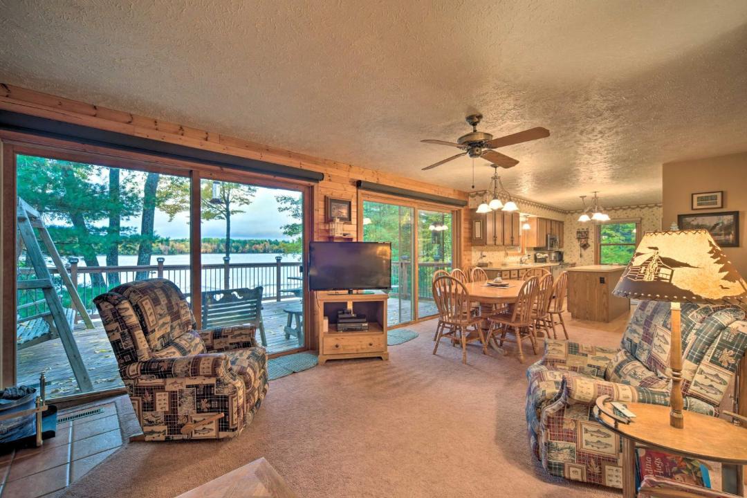 Photo of Livingroom in Chief Lake