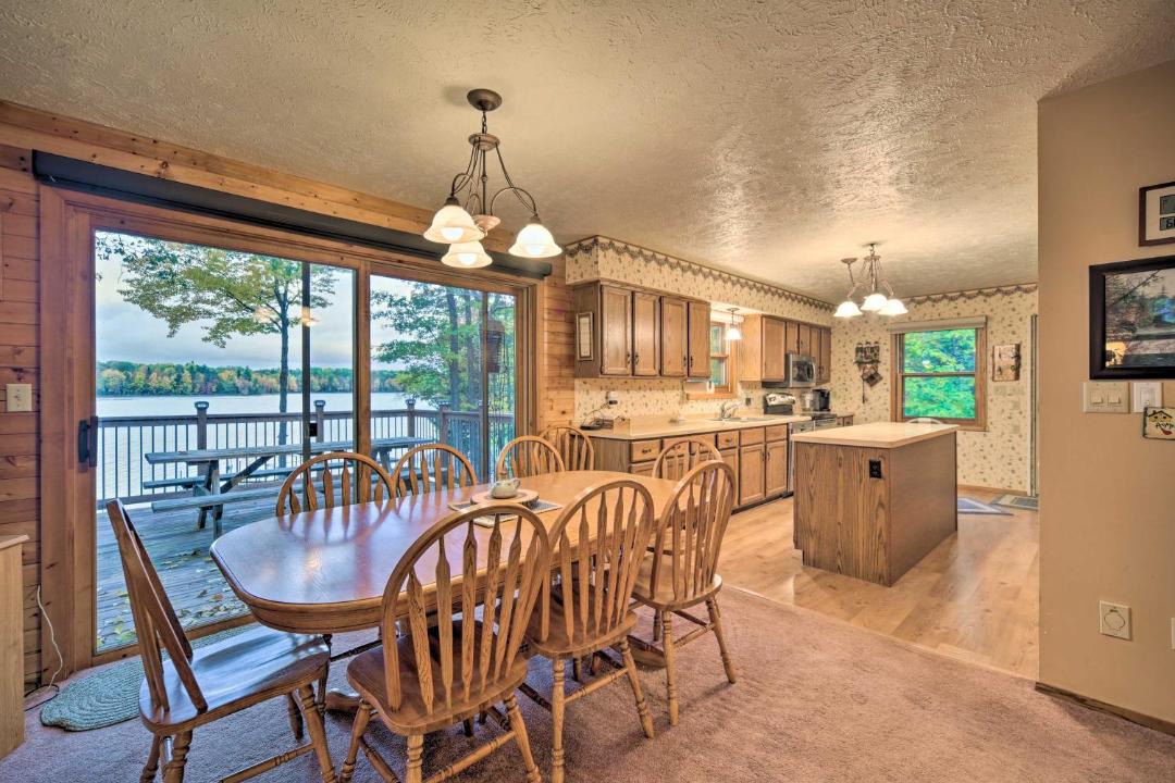 Photo of Livingroom in Chief Lake