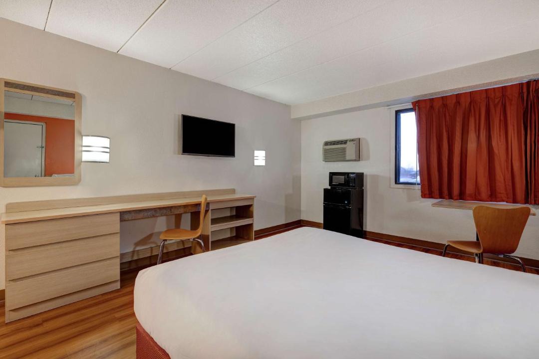 Photo of Bedroom in Lakeville