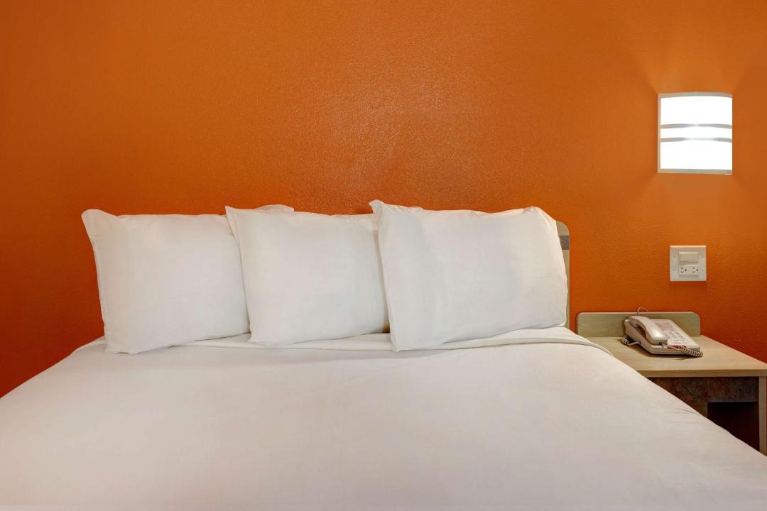 Photo of Bedroom in Lakeville
