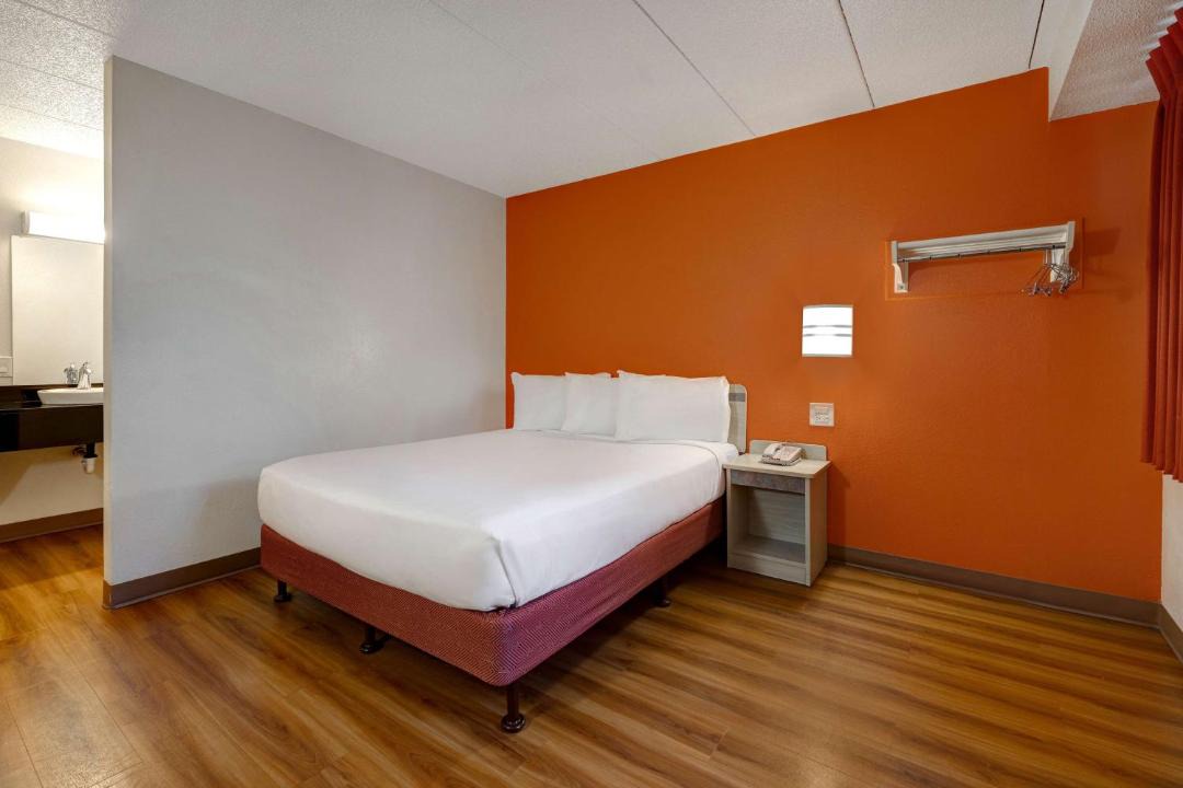 Photo of Bedroom in Lakeville