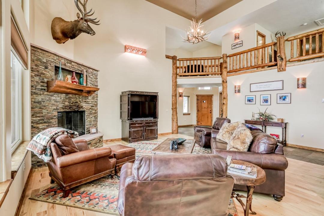Photo of Livingroom in Angel Fire