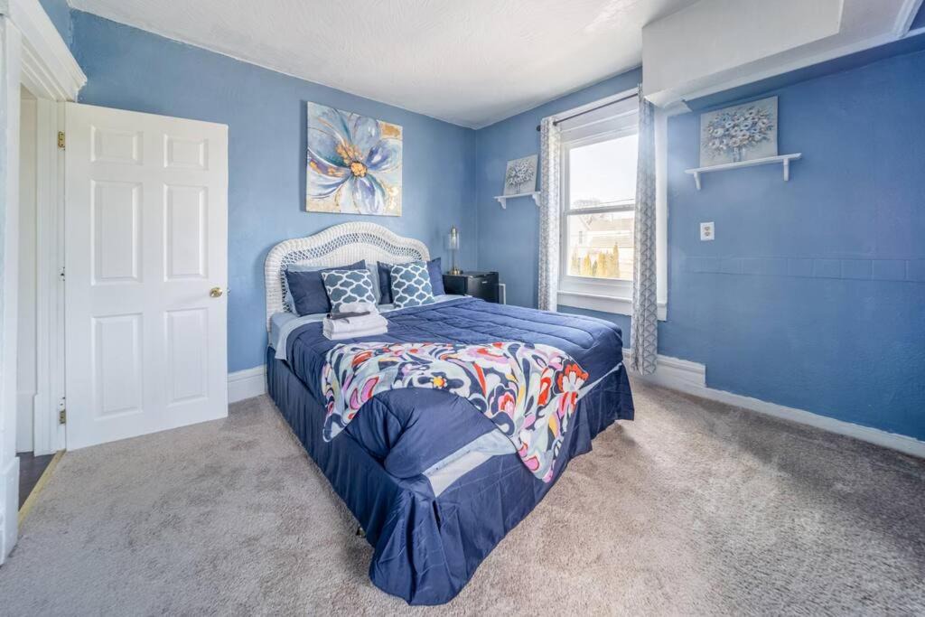 Photo of Bedroom in Akron